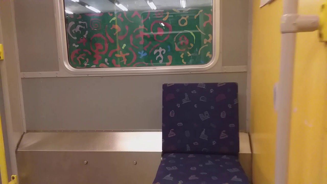 C6 Tunnelbana Anländer Och Vänder Från Alby Mot Ropsten.