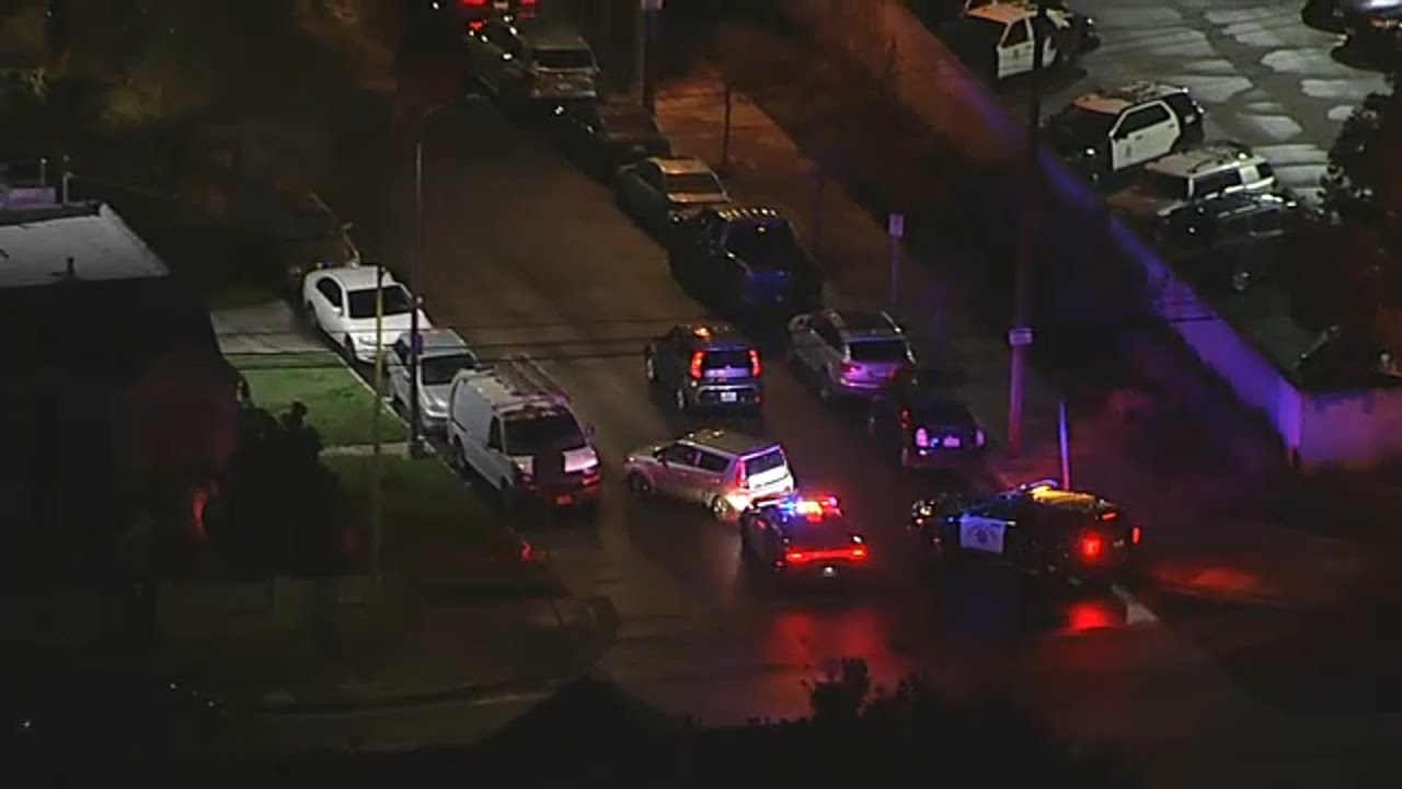 FULL CHASE: Authorities chase speeding driver on Los Angeles streets