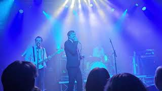 Watch Bluetones Down At The Reservoir video