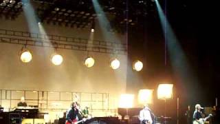 Paul Mccartney - Live at the Apollo London - Hitch Hike (Marvin Gaye cover) 18th december 2010