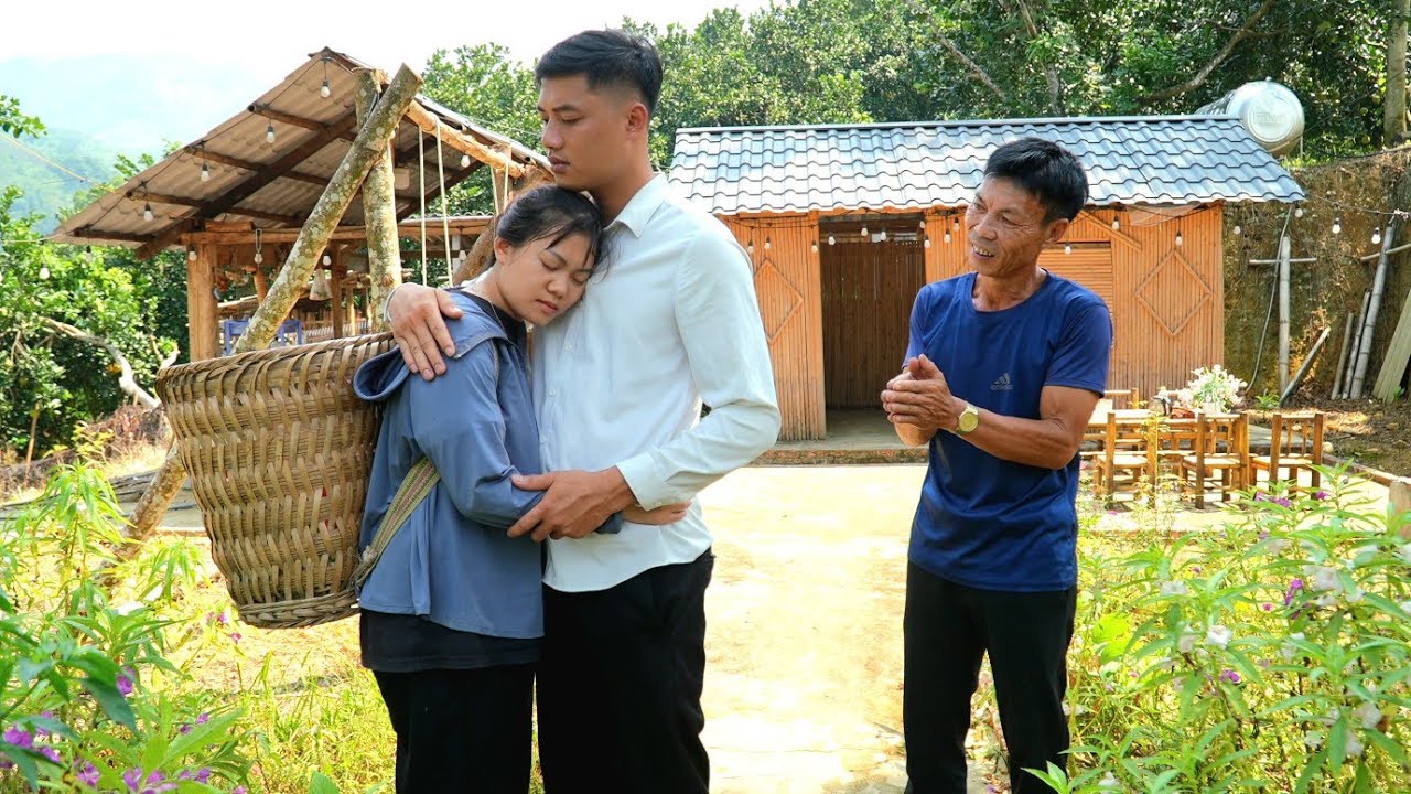 Alex returned to the farm and told Tu Na the whole truth in the presence of the kind farm owner.