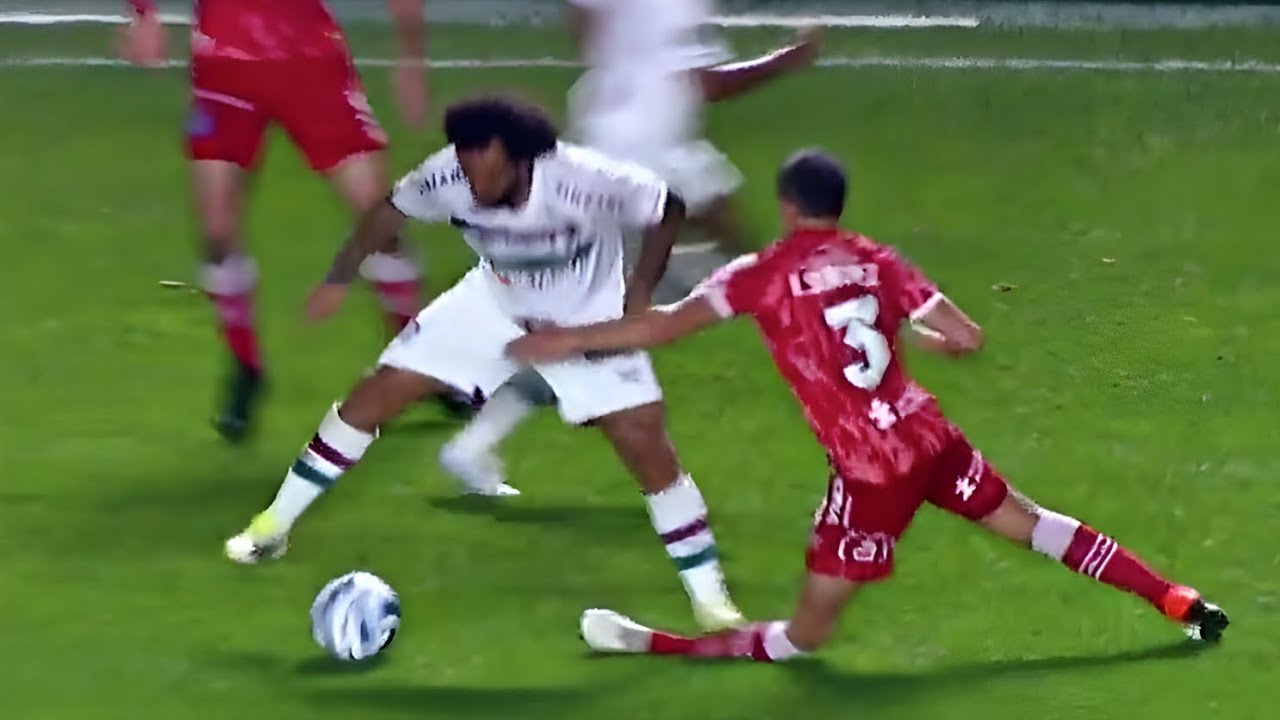 Marcelo breaks player leg - YouTube