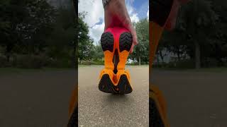 【世界限定1000足】カーボン3枚入りの新作厚底シューズとジョギングシューズの反発を比べてみた結果、、#running #marathon #athletics