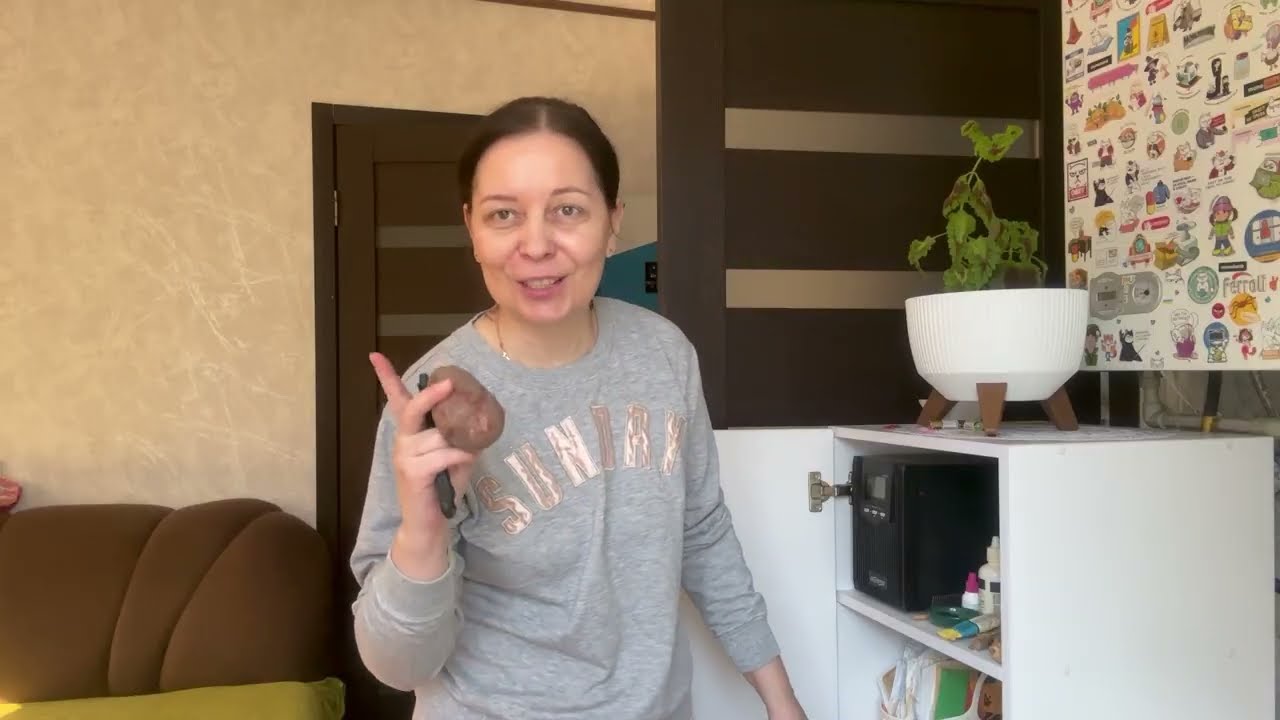 Зашла Оля ,чай с тортиком. Вот такая я не внимательная но получилось 😉