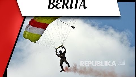 [BERITA] Video Detik-Detik Jatuhnya Penerjun Payung ke Rumah Warga