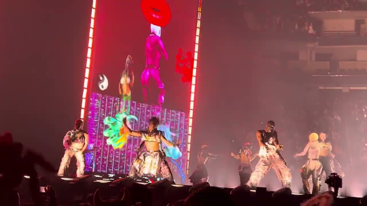 Doja Cat The Scarlet Tour “Kiss Me More” San Francisco 10/31/23