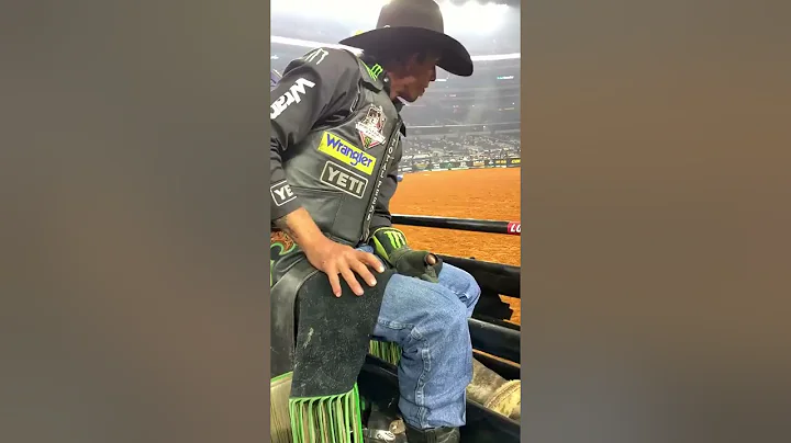 FROM THE CHUTES: J.B. Mauney vs Shownuff