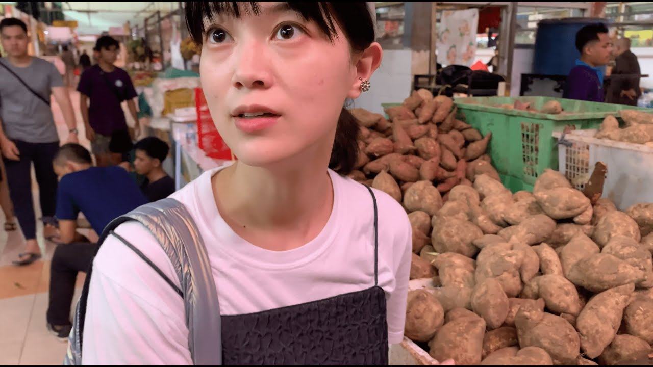 Istri Jepang nyobain belanja di Pasar Traditional