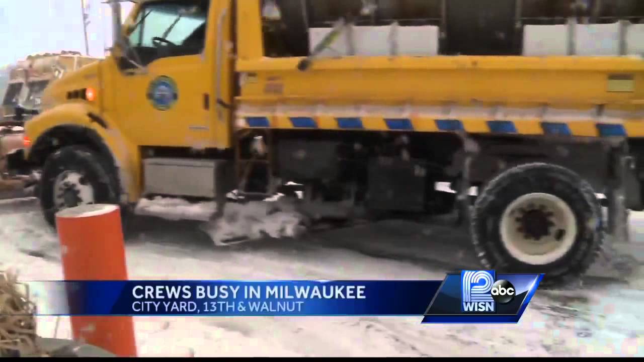 Snow emergency means parking restrictions in Milwaukee YouTube