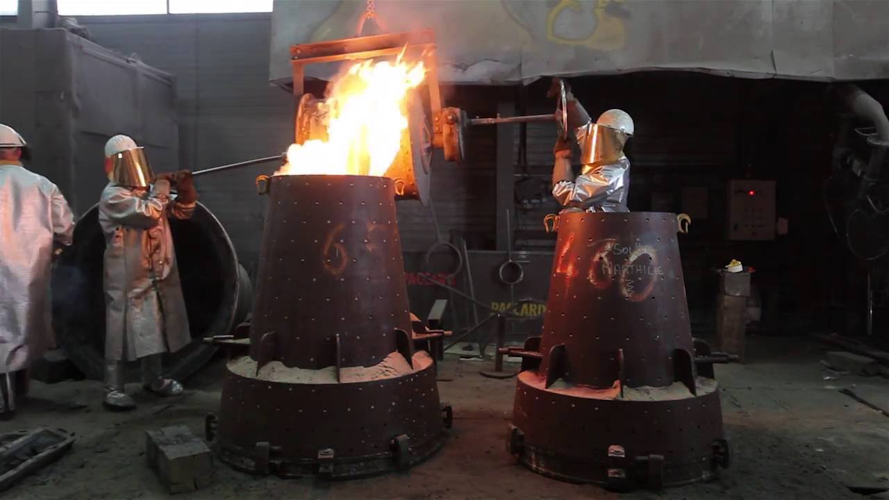 Moulage des plus grandes cloches du carillon avec du bronze en fusion YouTube Moulage des plus grandes cloches du carillon avec du bronze en fusion YouTube