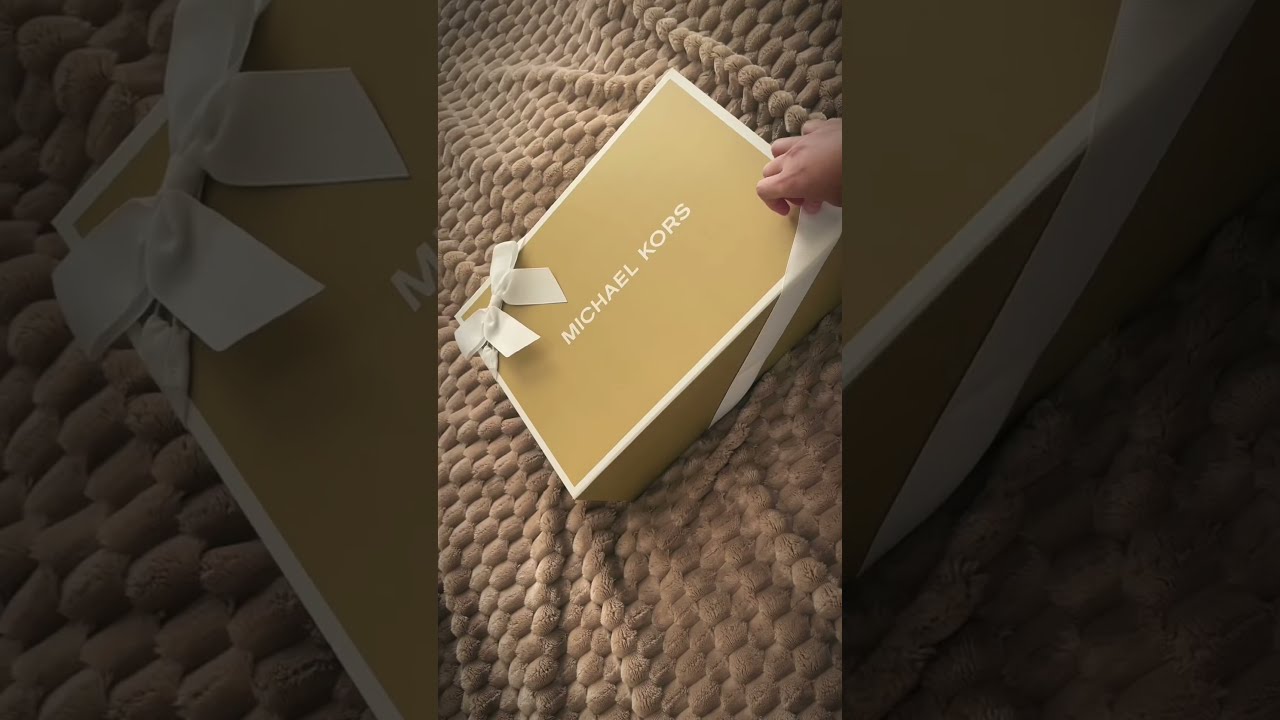 Birthday gift from Michael Kors. korsvip birthdaygift michaelkorsunboxing mk