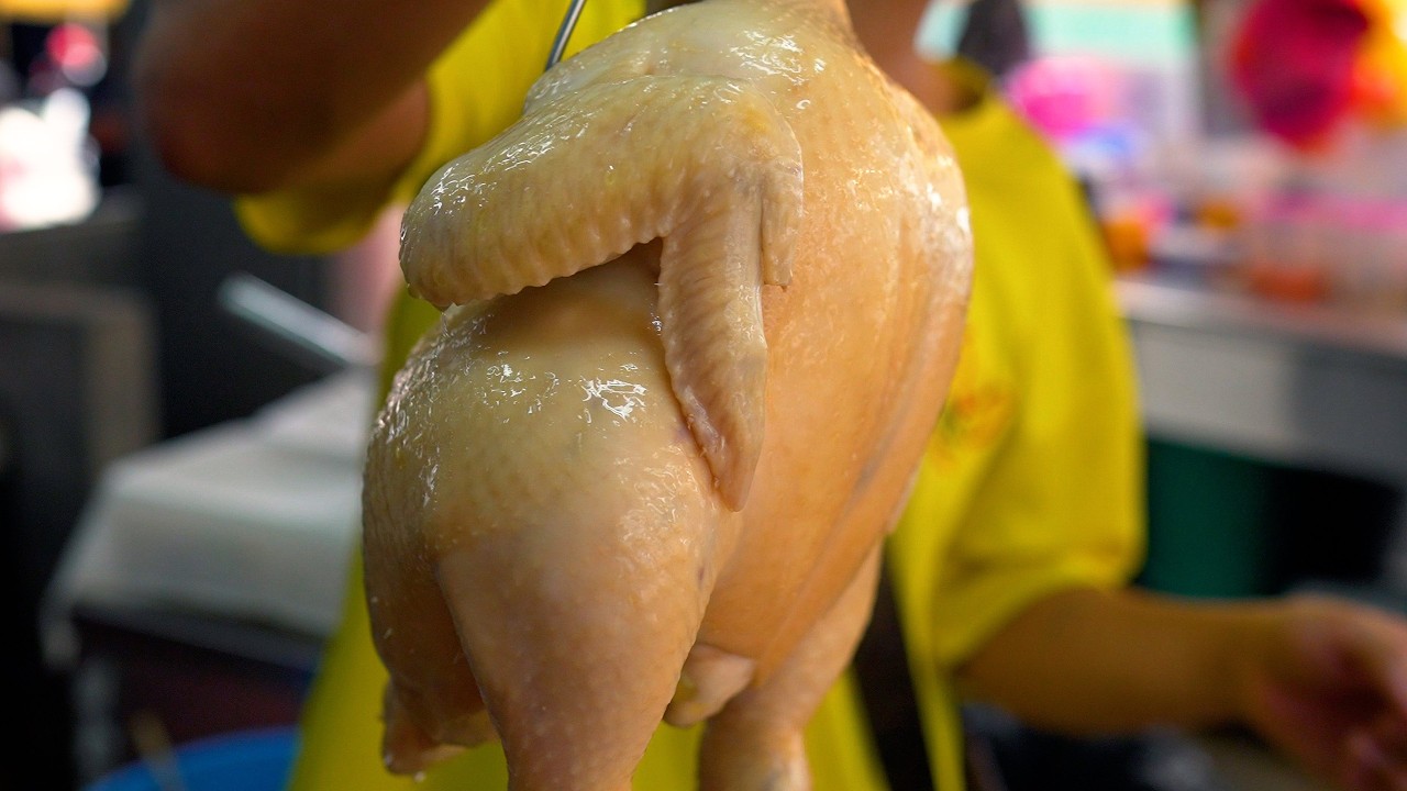 Passion & Hard Work! A Day in the Life of a Chicken Rice & Curry Laksa Street Vendor!