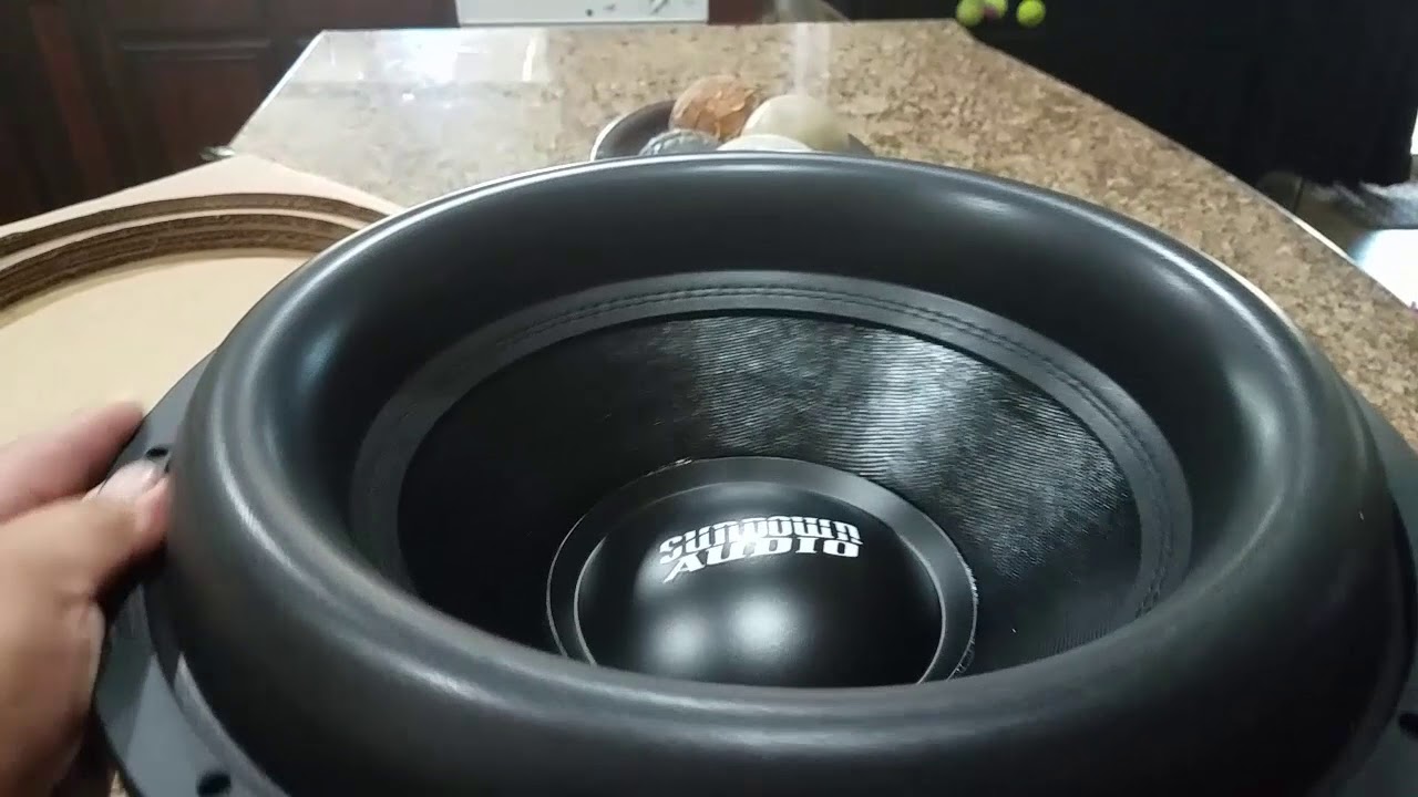 Unwrapping BStock Sundown Audio X15v2 from Car Audio Bargain. And box