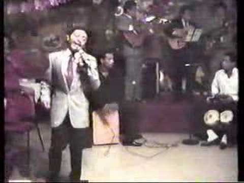 El Duo de Oro - Victor canta "Vivir para Querer" d...