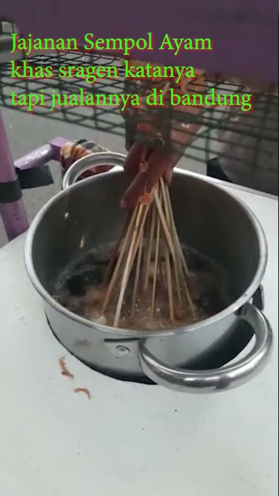 jajanan sempol ayam khas sragen katanya tapi jualannya di bandung