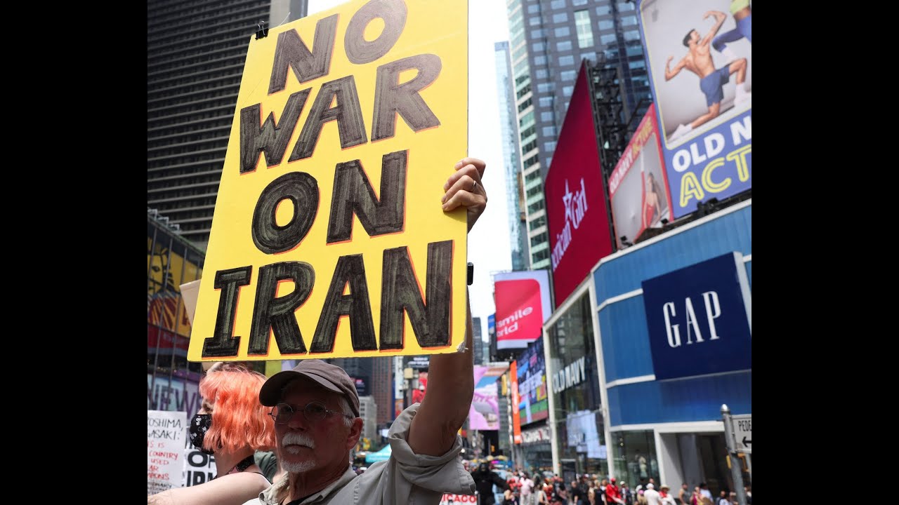 Протесты в Иране и США угрожают интервенцией.