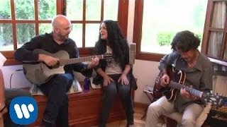 Video-Miniaturansicht von „Presuntos Implicados - Moon River - Versión Acústica“