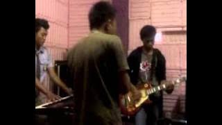 BALANTIKS BAND - Biarkan Aku Sendiri (Studio)