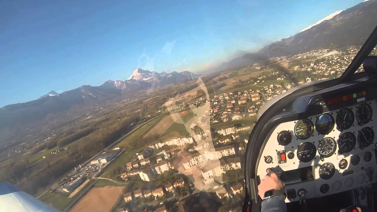 Intégration et approche en DR400 à Grenoble le Versoud avec communications radios