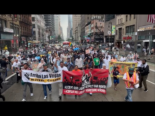 Hundreds Migrants BLOCKED NYC roads Protesting against Biden class=