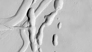 Mars: Intersecting Channels near Olympica Fossae