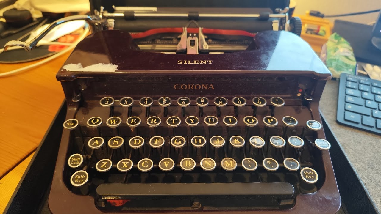 First Look at my 1935 Smith-Corona Typewriter | Vintage Maroon Flat Top