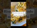 Risotto con cavolo nero e funghi, con soli ingredienti vegetali e naturalmente senza glutine