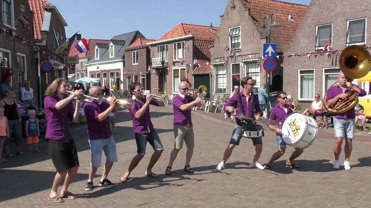 Toeter nog maar 1 bloemencorso Vollenhove 2016