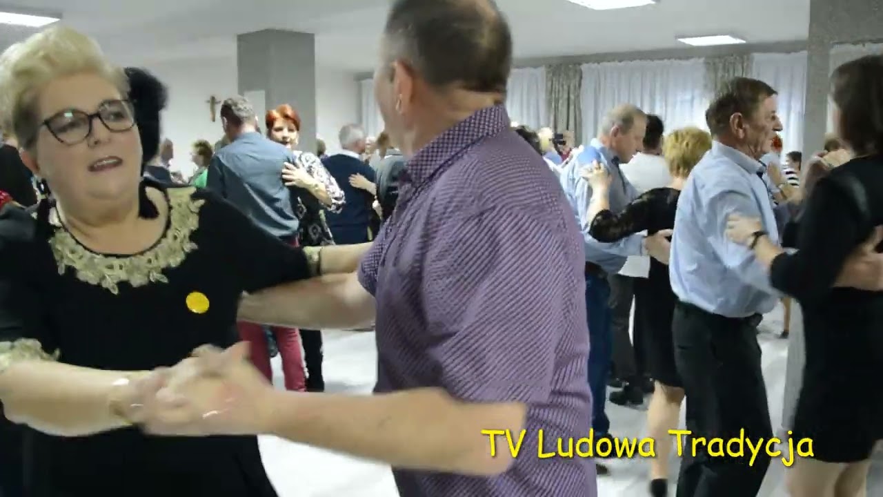 ONA GO PIEŚCI PEŁNA CZUŁOŚCI na potańcówce w Klwowie