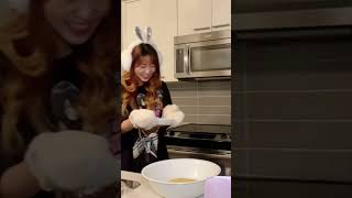 Seli High-Kicks Karseli On