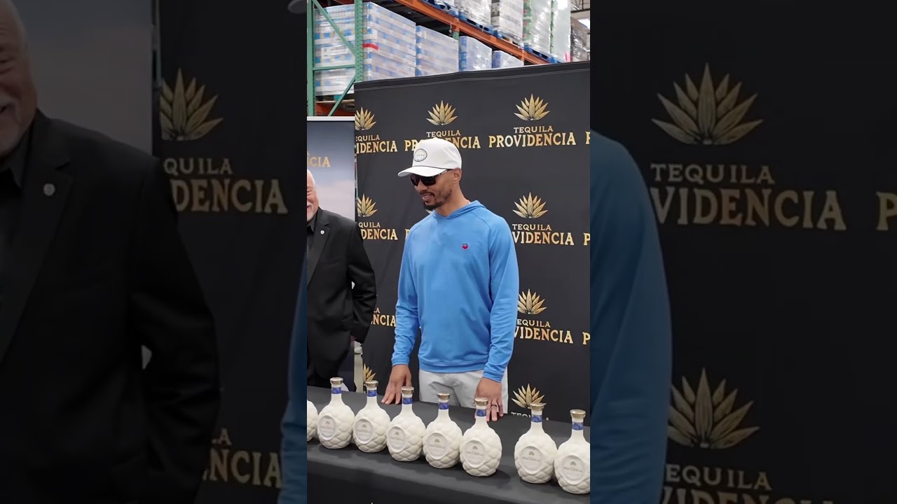 Этот болельщик "Доджерс" прослезился во время встречи с Муки Беттсом 🥲