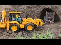The Excavator JCB 4 CX dug a big hole and found a mouse in it - A Story for Children