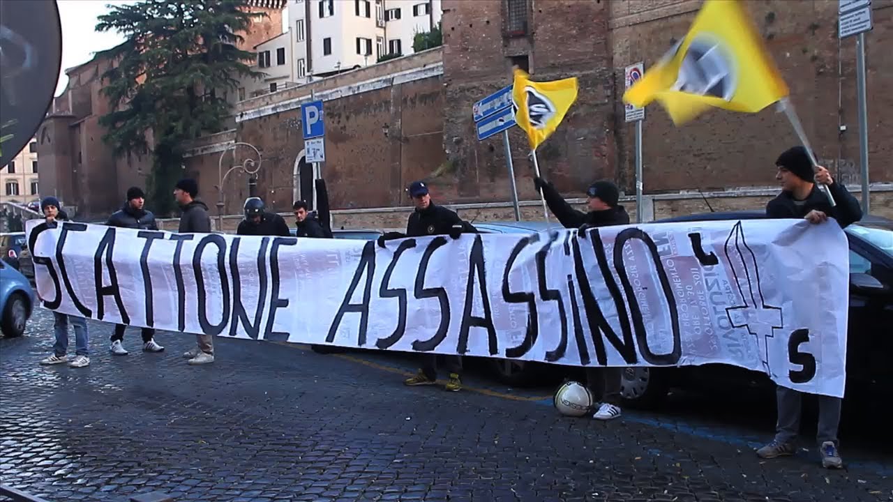 Scattone, striscione fascista al Liceo Cavour