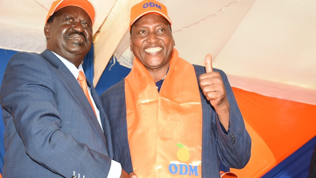 Raila Odinga receives MP Richard Onyonka who has defected from Wetangula's  Ford-Kenya to ODM - YouTube