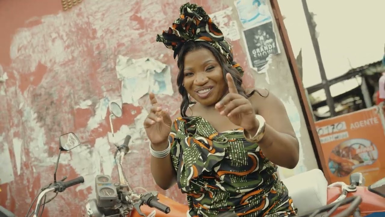 Makhadzi Entertainment - Tingwenza (Official Music Video)