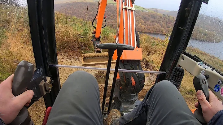 TILT COUPLER WITH SCANDINAVIAN STYLE BUCKET