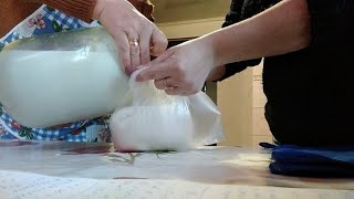 видео: Сырковая масса как в магазине из домашнего коровьего молока !!! картинка: Сырковая масса как в магазине из домашнего коровьего молока !!!