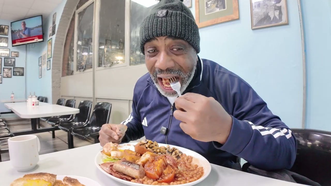 Я попробовала полный английский завтрак в кафе Billingsgate Market – и это было невероятно!