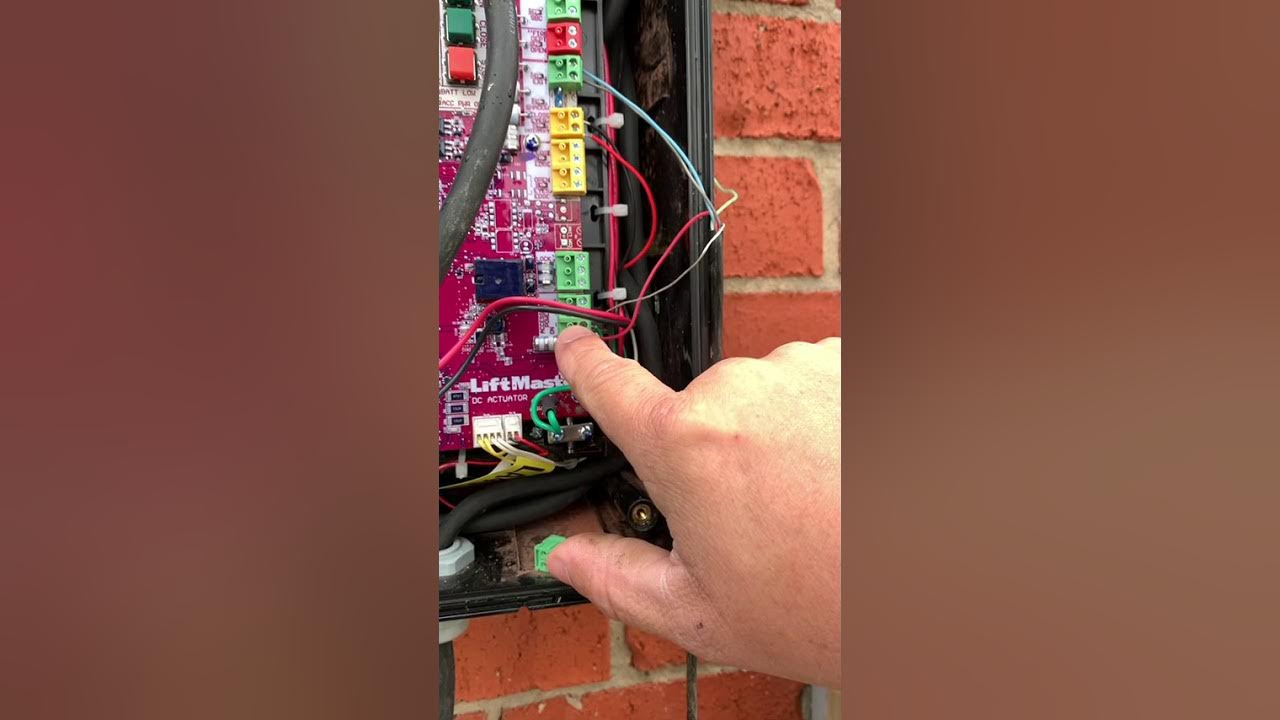 Liftmaster La400 Dual Unit Install Part 4 - YouTube