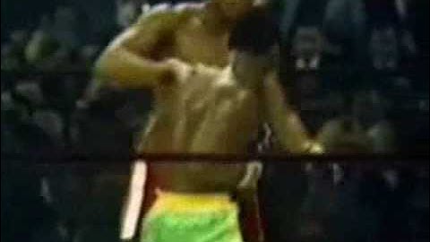 "Smoking" JOE FRAZIER- Monumental Left Hook