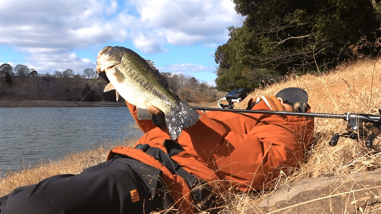 しょごたん、感動の魚を釣り上げる。【最低水温期の日指ダム】