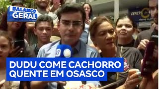 Download Lagu Dudu Camargo experimenta cachorro-quente e outras iguarias no Calçadão de Osasco (SP) MP3