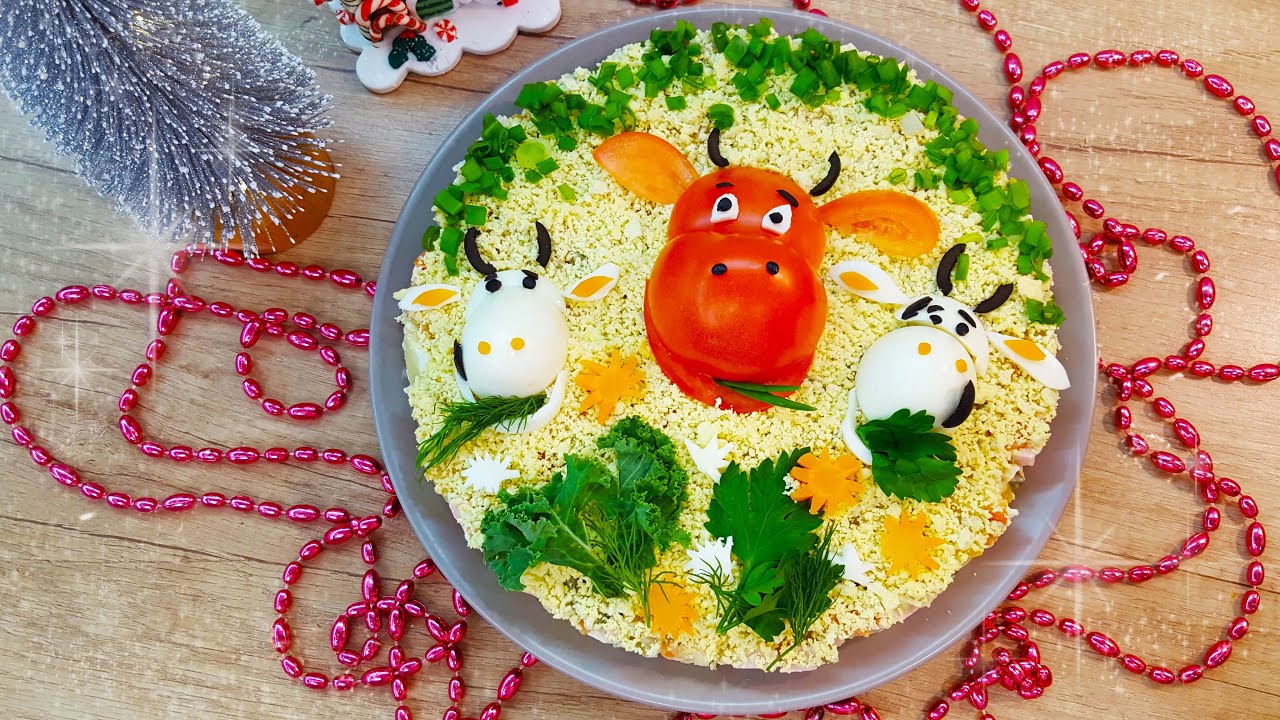 креативные блюда на новый год. салат луг. украшение салатов картинки. рисунки на салатах на новый год. украшение салатов на новый год.