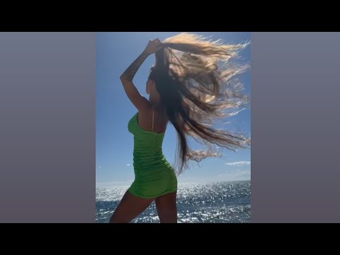 Windy. Long hair girl on the beach #longhair #windy #wind #hair #