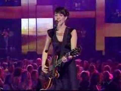 Feist - Mushaboom (Live At The 2005 Juno Awards)