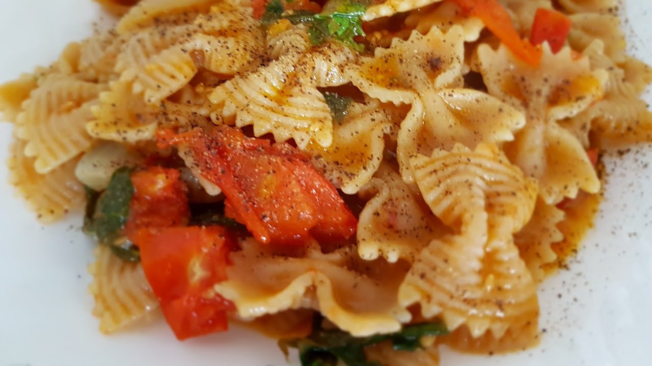 Farfalle integrali con pomodorini cipolla e rucola cotta | # ...