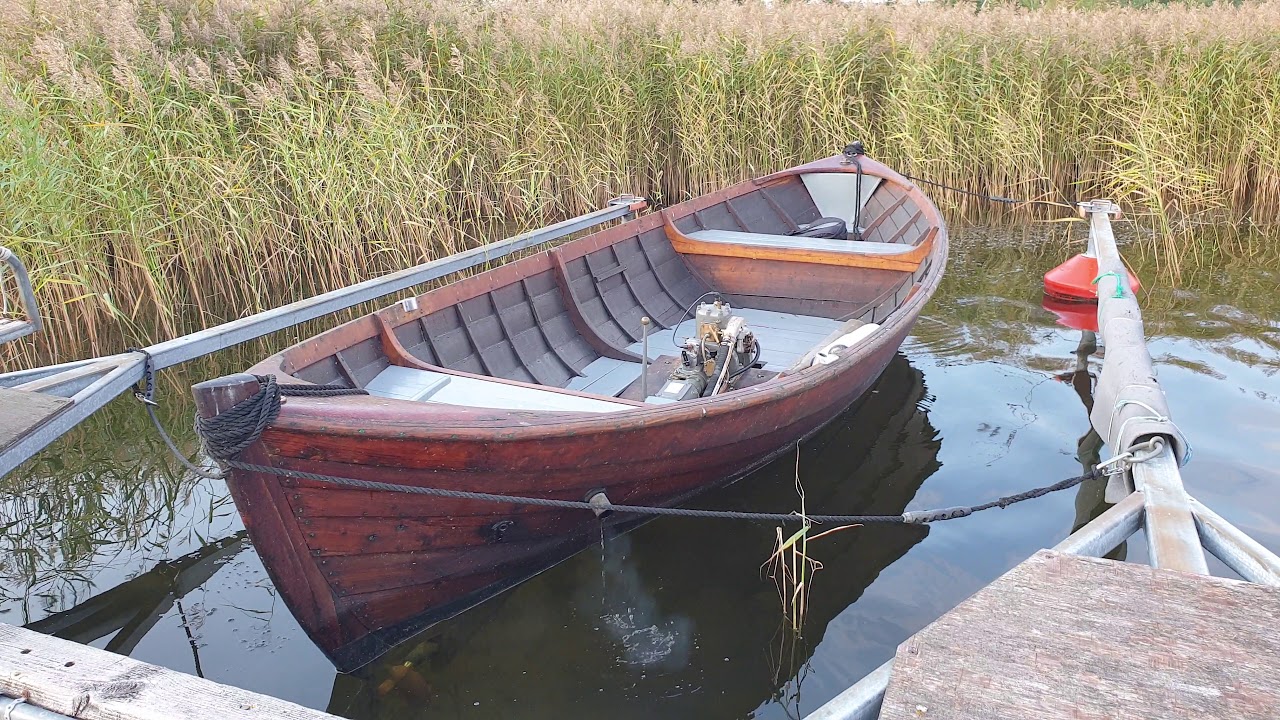 wooden boat low idle - youtube