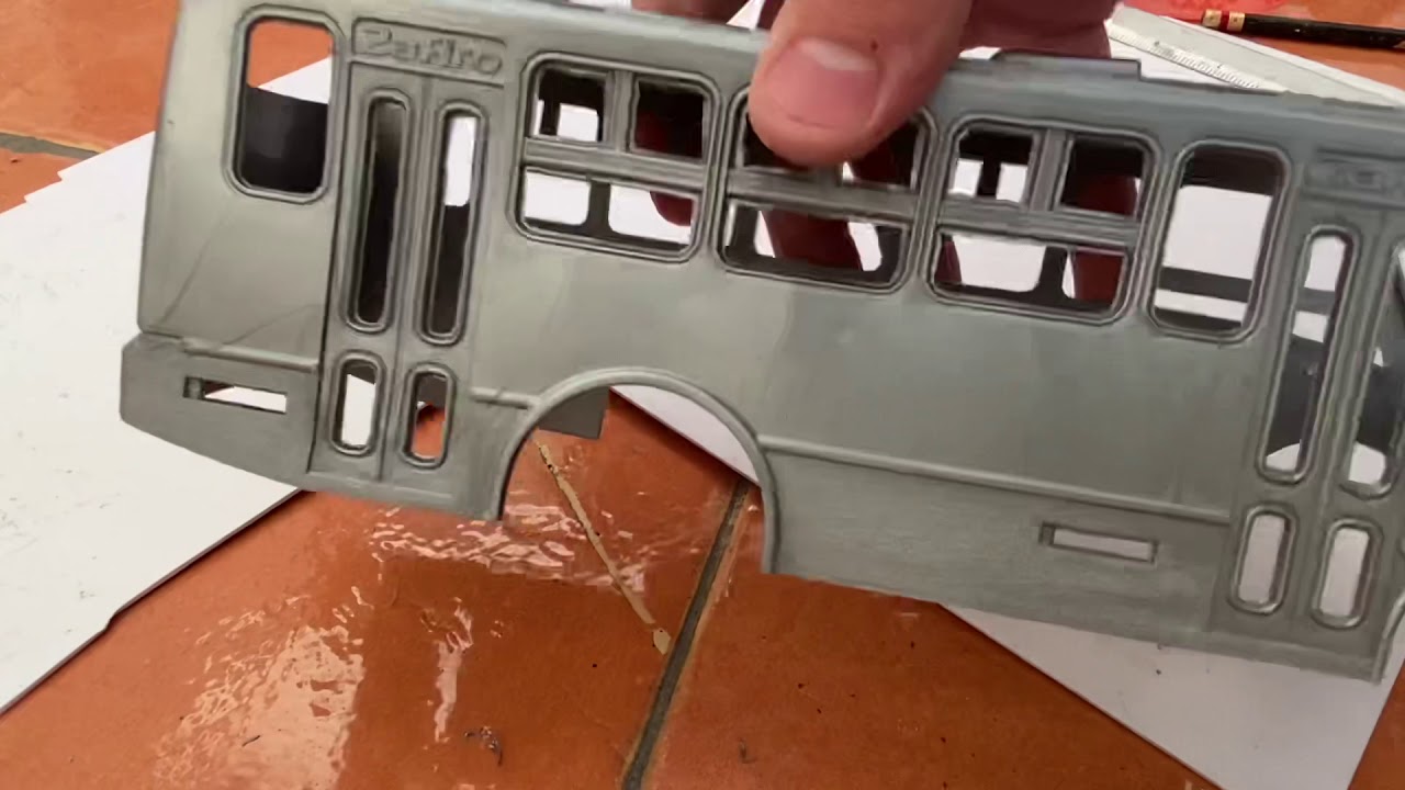 Cómo hacer faldones sencillos para zafiro a escala