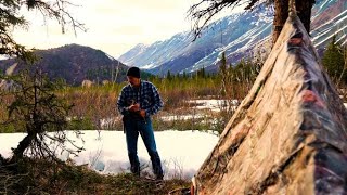 1 NIGHT Solo BUSHCRAFT Alaska (A Simple Shelter Anyone Can Build)