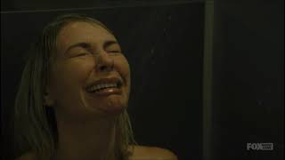 Wentworth - Season 8 Episode 11 - Allie breaks down in the shower Resimi